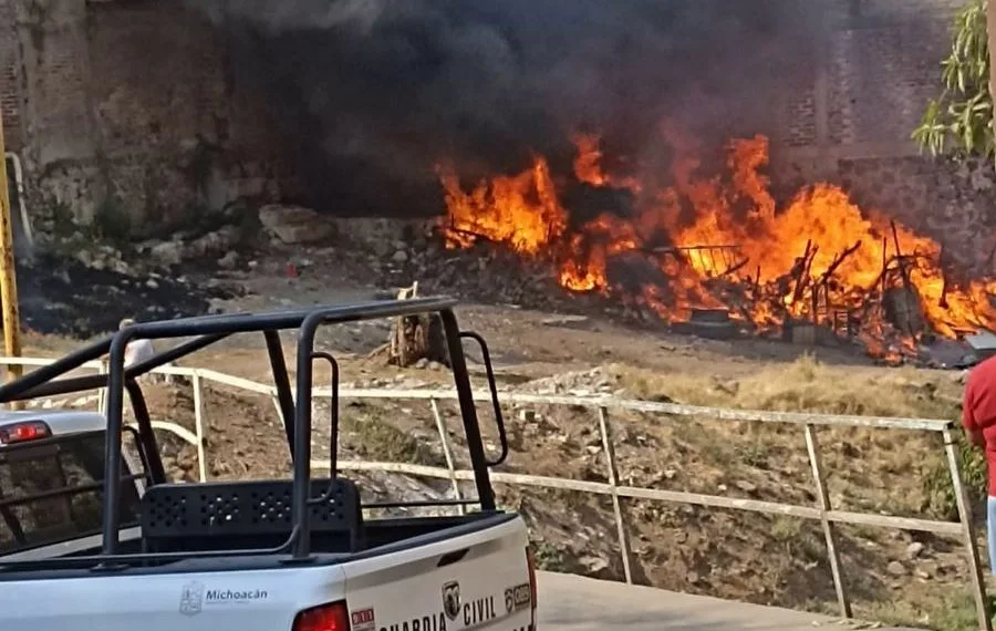 Prenden Fuego A Humilde Vivienda En Apatzingán