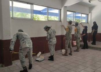 Sedena, GN y Guardia Civil pintan aulas en Bachilleres de Múgica