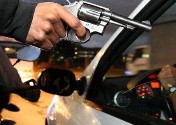 Estos son los peligros de dejar a niñas y niños dentro del auto