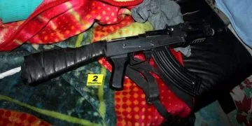 En Apatzingán, Catean Inmueble Y Aseguran Sustancia Con Apariencia De Narcótico Y Un Arma De Fuego 23 Inicia Fge Carpeta De Investigación Contra Presunto Responsable De Tener 2 Pericos Verdes Si Permiso