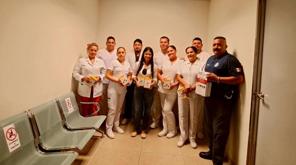 Entrega la regidora Paola Castaneda Baumanometros digitales a enfermer@s | El Día de Michoacán