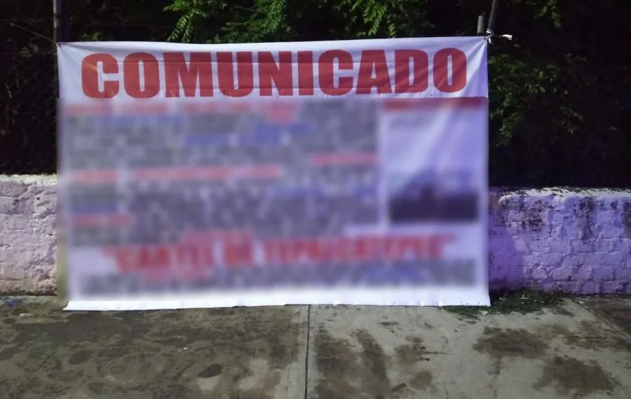 Durante Las Primeras Horas De La Madrugada Colocan Mantas En Apatzingán 19 Durante Las Primeras Horas De La Madrugada Colocan Mantas En Apatzingán