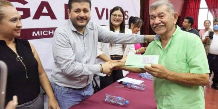 Entregan visas en Apatzingán del programa Reunificación Familiar 1 Entregan visas en Apatzingán del programa Reunificación Familiar