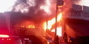 Arde Zapateria En El Mercado De Lazaro Cardenas - El Día De Michoacán