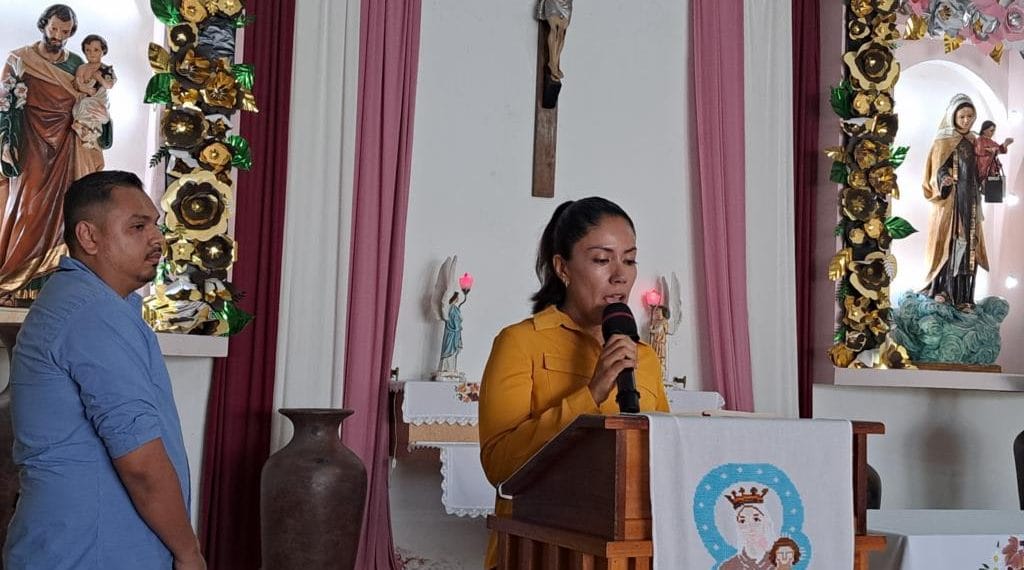 Asiste Fanny Arreola a Ceremonia Religiosa | El Día de Michoacán