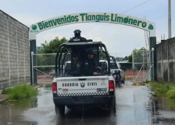 En Uruapan, Choca Patrulla Contra Camión De Carga