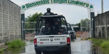 Asumirá Gobierno De Michoacán Control Del Tianguis Limonero De Apatzingán 23 En Uruapan, Choca Patrulla Contra Camión De Carga