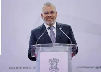 En Uruapan, Choca Patrulla Contra Camión De Carga