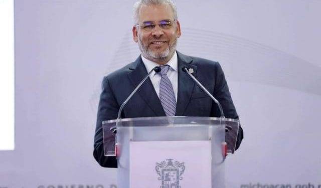 Bedolla presentó a Sheinbaum el proyecto de 2 parques fotovoltaicos 1 En Uruapan, choca patrulla contra camión de carga