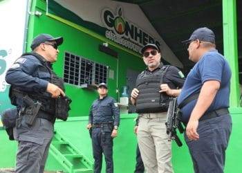 En operativo implementado en Zitácuaro, asegura FGE vehículo, armas de fuego y equipo táctico