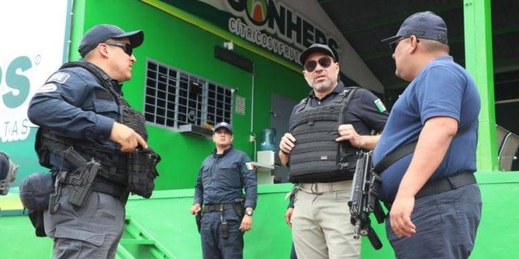 En operativo implementado en Zitácuaro, asegura FGE vehículo, armas de fuego y equipo táctico