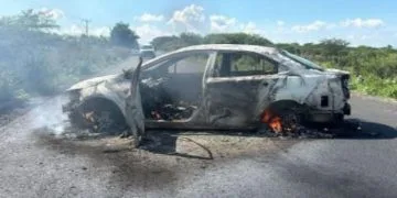 Delincuentes Incendian Dos Vehículos En Zináparo 22 En Cateo De Billar; Asegura Seis Máquinas Tragamonedas Y Sustancia Con Apariencia De Narcótico