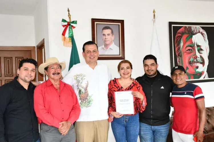 Asume Dulce Consuelo Mata Presidencia Del Pri En Uruapan 22 Sujeto Le Prende Fuego A Un Oxxo En Morelia