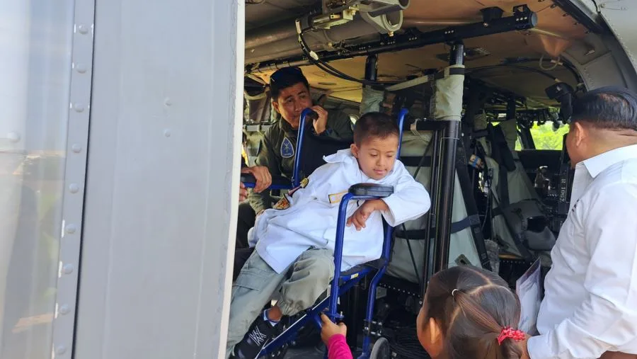 Nombran A Niño Con Capacidad Diferente Edgar Ernesto, «Soldado Honorario Médico Militar» Por Un Día En Hospital Militar De Apatzingán (Contiene Video) 20 Nombran A Niño Con Capacidad Diferente Edgar Ernesto, «Soldado Honorario Médico Militar» Por Un Día En Hospital Militar De Apatzingán (Contiene Video)