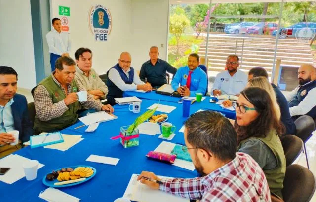 En Uruapan, Choca Patrulla Contra Camión De Carga