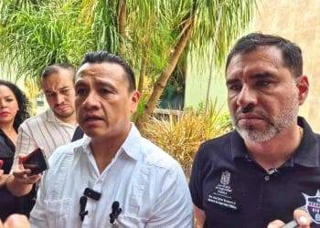 En Uruapan, choca patrulla contra camión de carga