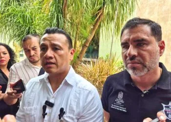 En Uruapan, Choca Patrulla Contra Camión De Carga