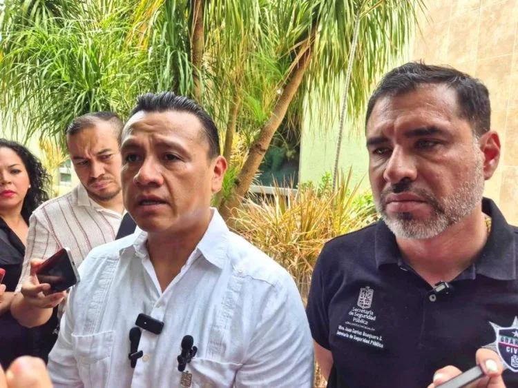 En Uruapan, Choca Patrulla Contra Camión De Carga