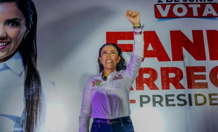 Fanny Arreola Tomará Protesta Como La Primer Mujer Presidenta Electa En Apatzingán 20 Fuerzas De Seguridad Instalan 6 Bases De Operaciones En Tepalcatepec: Ssp