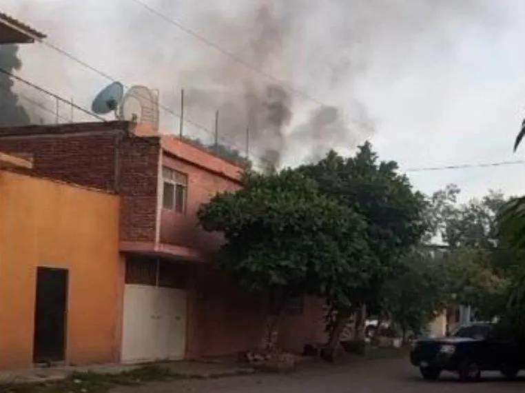 Bomberos Apaga Incendio De Tres Viviendas En La 22 De Octubre De Apatzingán 19 Bomberos Apaga Incendio De Tres Viviendas En La 22 De Octubre De Apatzingán