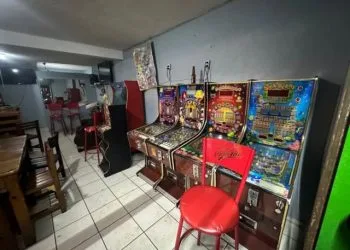 En Cateo De Billar; Asegura Seis Máquinas Tragamonedas  Y Sustancia Con Apariencia De Narcótico