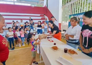 Árbol Se Desploma Sobre Un Autobús, En La Carretera «Libre» Uruapan-Pátzcuaro; 2 Heridos