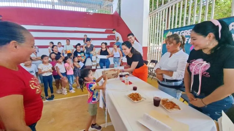 Árbol Se Desploma Sobre Un Autobús, En La Carretera «Libre» Uruapan-Pátzcuaro; 2 Heridos