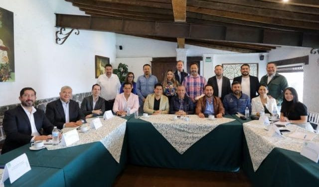 Medio ambiente, seguridad, educación y finanzas sanas, prioridades del Partido Verde 1 Árbol se desploma sobre un autobús, en la carretera «libre» Uruapan-Pátzcuaro; 2 heridos