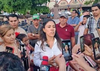 En Uruapan, choca patrulla contra camión de carga