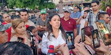 En Uruapan, Choca Patrulla Contra Camión De Carga