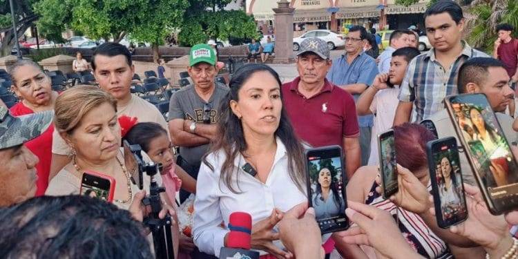 En Uruapan, choca patrulla contra camión de carga