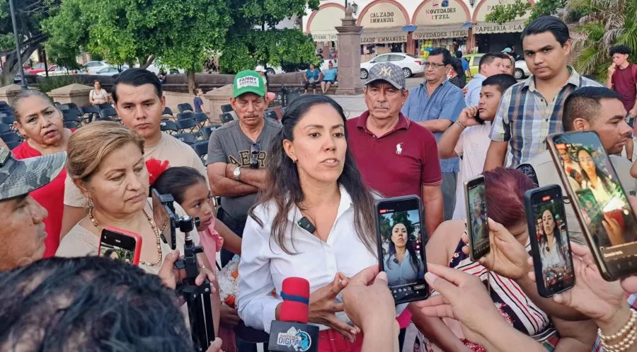 Con Nueva Entrega De Calzado Y Útiles Escolares Fanny Arreola Culmina Gestión De Diputada Y Abre Paso A Toma De Protesta Como Presidenta Municipal En Apatzingán (Contiene Video) 19 Con Nueva Entrega De Calzado Y Útiles Escolares Fanny Arreola Culmina Gestión De Diputada Y Abre Paso A Toma De Protesta Como Presidenta Municipal En Apatzingán (Contiene Video)