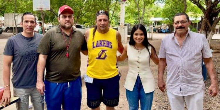 Regidora Paola Castañeda, ahora dona material deportivo en Las Colonias Cenobio Moreno 1 Paola Materia Deportivo Las Colonias - El día de Michoacán