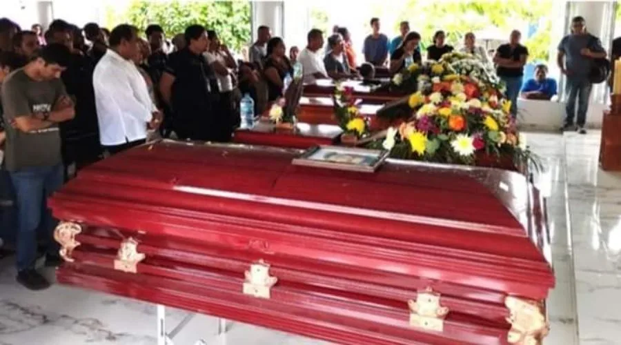 Despiden A Los Policías Comunitarios Que Murieron, Tras Enfrentarse Al Crimen Organizado 19 Despiden A Los Policías Comunitarios Que Murieron, Tras Enfrentarse Al Crimen Organizado