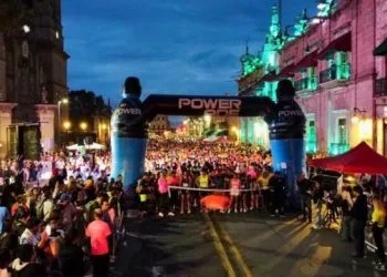 Árbol Se Desploma Sobre Un Autobús, En La Carretera «Libre» Uruapan-Pátzcuaro; 2 Heridos