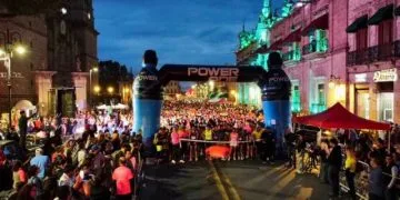 Árbol Se Desploma Sobre Un Autobús, En La Carretera «Libre» Uruapan-Pátzcuaro; 2 Heridos