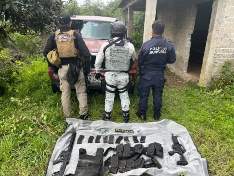 En Operativo Implementado En Zitácuaro, Asegura Fge Vehículo, Armas De Fuego Y Equipo Táctico
