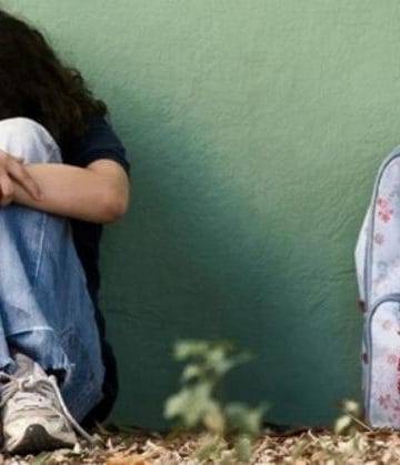 En procedimiento abreviado, sentencian a más de 3 años de prisión a maestro responsable de abusar sexualmente de su alumna