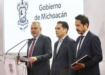 En operativo implementado en Zitácuaro, asegura FGE vehículo, armas de fuego y equipo táctico