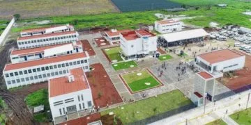 En Uruapan, Choca Patrulla Contra Camión De Carga