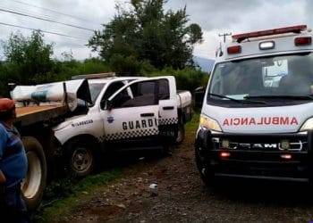 En Uruapan, choca patrulla contra camión de carga