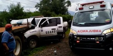 En Uruapan, Choca Patrulla Contra Camión De Carga