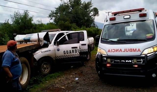 En Uruapan, choca patrulla contra camión de carga