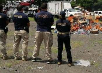 En Apatzingán, incinera FGE productos apócrifos e insumos utilizados para consumo de drogas, asegurados en diversos operativos