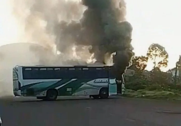 Queman Autobús En Bloqueo Por Desaparición De Policías Comunales 22 Vinculan A Proceso A Dos Presuntos Responsables De Múltiple Feminicidio Y Tentativa De Homicidio De Un Niño De Dos Años, Ocurrido En Penjamillo