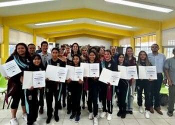 11 becas de movilidad a estudiantes del CAMM - El día de Michoacán