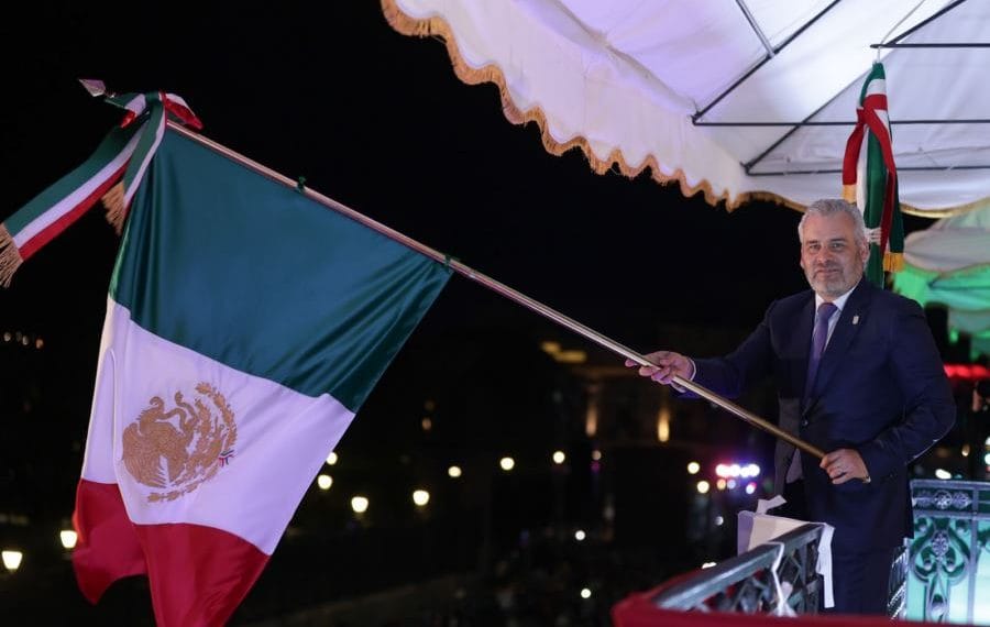 Ante miles de michoacanos Bedolla da el Grito de Independencia | El Día de Michoacán