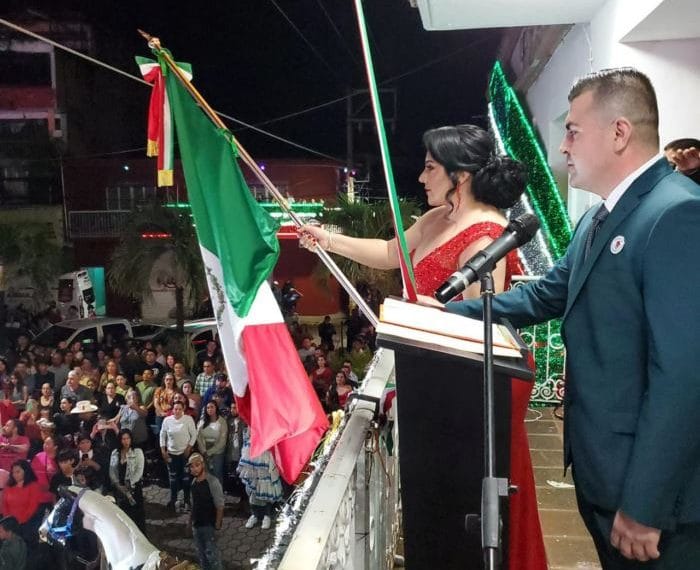Ceremonias del Grito de Independencia en alegria y calma en Michoacan | El Día de Michoacán