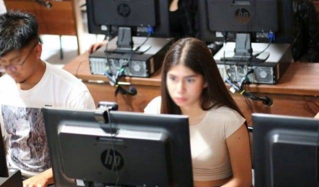 En 23 escuelas de educación media superior y superior se elimina uso de efectivo para evitar cobros indebidos 1 A una horas de tomar posesión como diputada Xóchitl Ruiz sale del PRI
