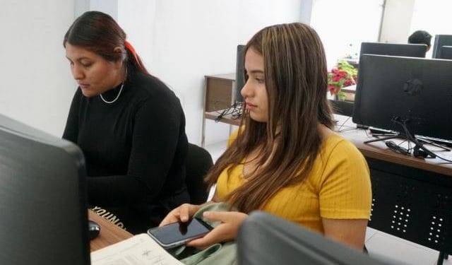 En línea, pago de servicios escolares para 23 escuelas de media superior y superior 1 En línea, pago de servicios escolares para 23 escuelas de media superior y superior